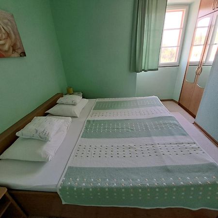Apartmani Dusica Lumbarda Eksteriør billede