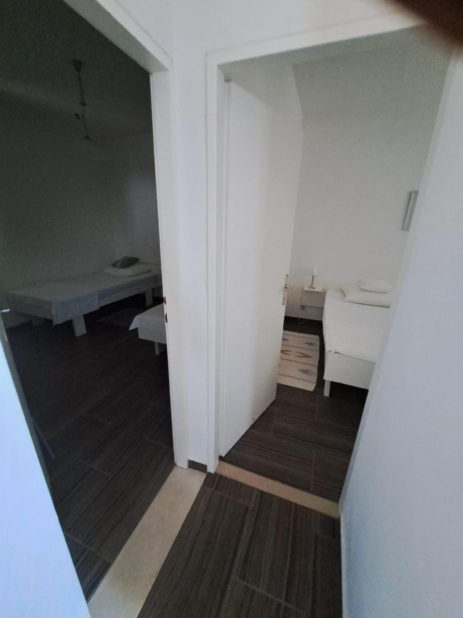 Apartmani Dusica Lumbarda Eksteriør billede