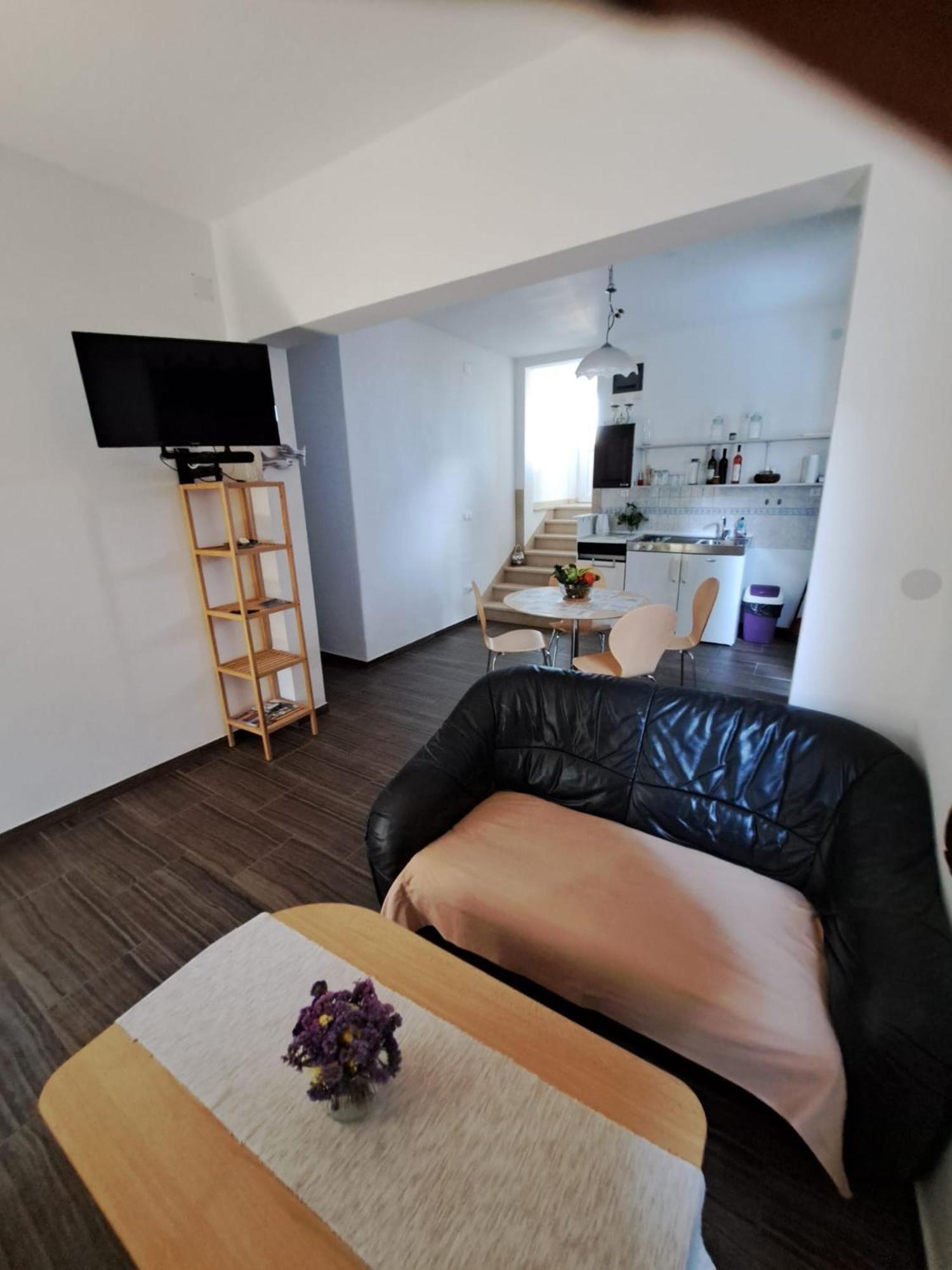 Apartmani Dusica Lumbarda Eksteriør billede