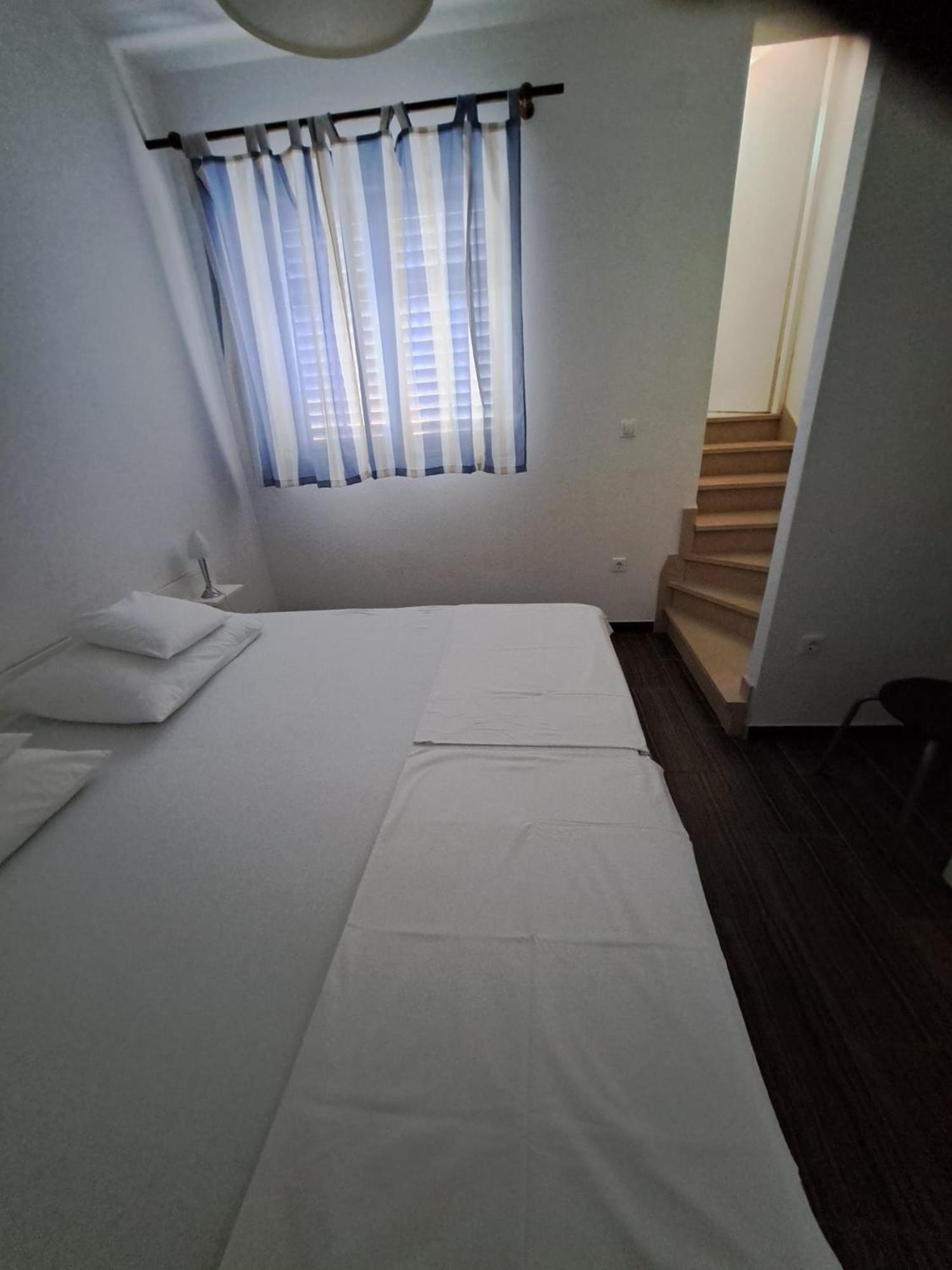 Apartmani Dusica Lumbarda Eksteriør billede